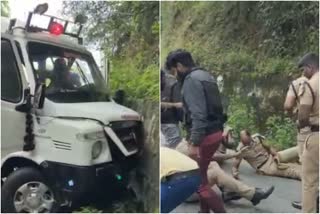 ambulance carrying body of soldiers met with accident  coonoor helicopter crash  സൈനികരുടെ മൃതദേഹങ്ങളുമായി പോയ ആംബുലന്‍സ്‌ അപകടത്തില്‍ പെട്ടു  ഹെലികോപ്‌റ്റര്‍ അപകടം