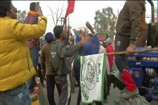 Bhangras lying on the Singhu border