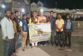 People of puri pays to Tribute CDS Bipin Rawat, wife along with All Army Officers with lighting lamp