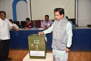 Union Minister Pralhad Joshi voting