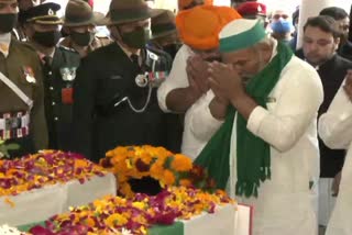 Bharatiya Kisan Union leader Rakesh Tikat pays last respects to  CDS Genera Bipin Rawat