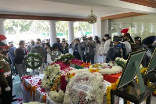 cm arvind kejriwal pays tribute to CDS General Bipin Rawat and his wife Madhulika Rawat