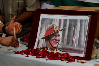 In Pictures: India Mourns General Bipin Rawat,ಹೆಲಿಕಾಪ್ಟರ್ ದುರಂತದಲ್ಲಿ ​​ಮಡಿದ ಭಾರತೀಯ ಸಶಸ್ತ್ರ ಪಡೆಗಳ ಮುಖ್ಯಸ್ಥ ಬಿಪಿನ್ ರಾವತ್​ ಅವರಿಗೆ ಅಂತಿಮ ನಮನ