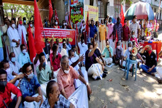 National Highway Land Acquisition issue  Shops workers collectorate march  Shops and Commercial Employees Union (CITU) protest  ദേശീയ പാത സ്ഥലമെടുപ്പിനെതിരെ പ്രതിഷേധം  ഷോപ്സ് തൊഴിലാളികൾ കലക്ടറേറ്റ് മാർച്ച് നടത്തി  ഓച്ചിറ കടമ്പാട്ടുകോണം ദേശീയ പാത സ്ഥലമെടുപ്പ്