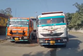 khatima Revenue department seized 8 overloaded dumpers