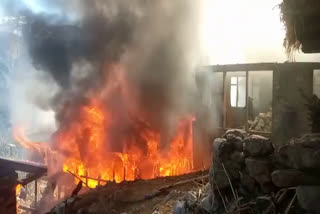 fire-in-mazhan-village-of-kullu