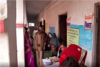 मुजफ्फरपुर में पंचायत चुनाव के लिए वोटिंग जारी
