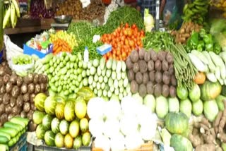 പച്ചക്കറി വില വര്‍ധന  ഹോര്‍ട്ടികോര്‍പ്പ് ഇടപെടല്‍  അവശ്യ സാധനങ്ങളുടെ വലിക്കയറ്റം  vegetable price hike in Kerala  സര്‍ക്കാര്‍ ഇടപെടല്‍ ഫലം കണ്ടില്ല  Rising prices of essential commodities  Supplyco Price list