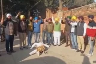 ਅਧਿਆਪਕਾਂ ਨੇ ਸਿੱਖਿਆ ਮੰਤਰੀ ਦਾ ਫੂਕਿਆ ਪੁਤਲਾ