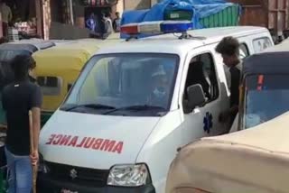 In AAP's tricolor yatra, a driver wearing a party cap was seen carrying drinking water in an ambulance instead of a patient.