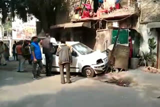 car accident in vikaspuri