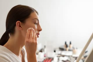Remove your makeup properly for a healthy skin, skin care tips, beauty and makeup tips