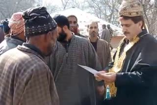 BJP leader Visits Tral:الطاف ٹھاکر نے پی ڈی پی کی سخت تنقید کی