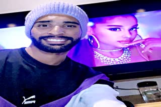 Harpreet Brar Shares Selfie  Virat Kohli  हरप्रीत बरार  Glen Maxwell  ग्लेन मैक्सवेल  Cricket news  Sports News  IPL Star Harpreet Brar  एरियाना ग्रांडे  Ariana Grande  इंडियन प्रीमियर लीग 2021  Indian Premier League 2021