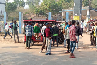 E rickshaw drivers strike in Sheikhpura