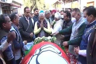 senior-leaders-pay-tribute-to-harbansh-kapoor-in-bjp-office