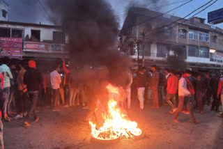 गोपालगंज में हत्या के खिलाफ सड़क जाम