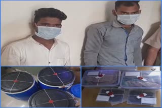 Police seized Drugs in Vapi: સ્કૂલબેગમાં ડ્રગ્સ ભરીને ઉભેલા 2 આરોપીઓની ધરપકડ, મહારાષ્ટ્રથી લવાયો હતો 16 કિલો ગાંજો