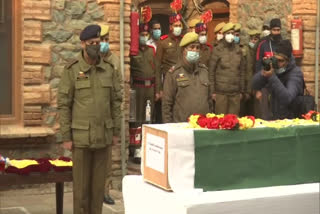 Kashmir IGP Vijay Kumar pays tribute deceased police constable who died in terror attack