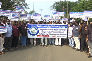 Contractors Protest on Pending Funds