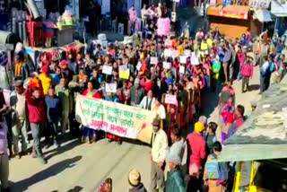 Gangolihat Villagers protest for road