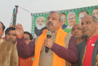 Delhi BJP state president Adesh Gupta distributed gas connections