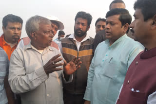 sukanta majumdar meets farmers during bjp agitation in singur