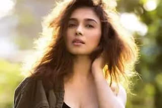 Model Aeshra Patel