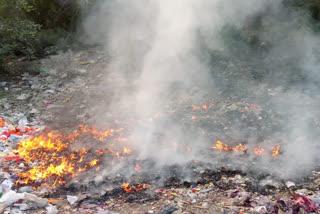 increasing pollution due to garbage firing in dwarka delhi