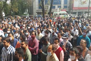 Bank employees strike against privatization