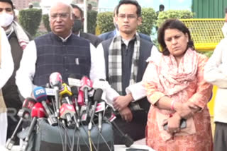 Congress blames Govt for its 'economic mismanagement'