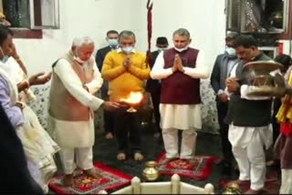 CM नीतीश ने बाबा कुशेश्वरनाथ मंदिर में किया जलाभिषेक