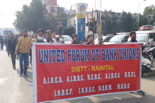 Banks strike against central government