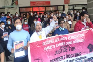 resident-doctors-of-all-hospitals-in-delhi-except-aiims-strike-ot-emergency-opd-stalled