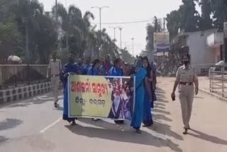 Asha Worker Protest : 11 ଦଫା ଦାବିନେଇ ବରଗଡ଼ ଜିଲ୍ଲାପାଳ ଅଫିସ ଘେରିଲେ ଆଶାକର୍ମୀ