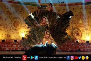 देशज के मंच पर भारत के विविध पांरपरिक लोकनृत्य प्रस्तुत