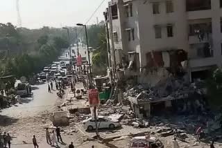 several dead in blast in Pakistan's Karachi