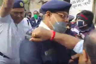 KMC election 2021: Scuffle between police and bjp workers at Bagbazar