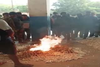 MP farmer sets garlic crop on fire