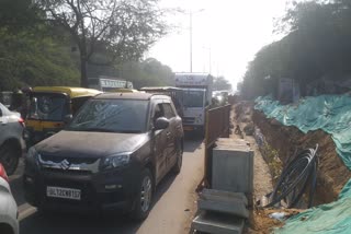 pit-dug-for-cable-on-delhi-guru-ravidas-marg-long-jam-everyday