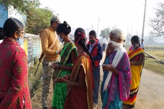 भोपालपटनम और भैरमगढ़ नगर पंचायत के 15 बूथों पर वोटिंग शुरू