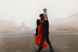 North India is in the grip of severe cold wave these days. Temperature in the national capital dipped to 5.4 degrees Celsius on Monday morning. To make the thing worse, air quality in Delhi deteriorated further making life uneasy.