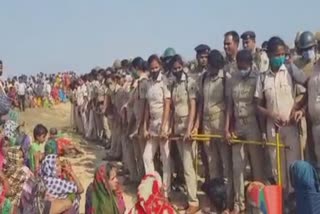 police villagers faceoff, Dhinkia turns battleground