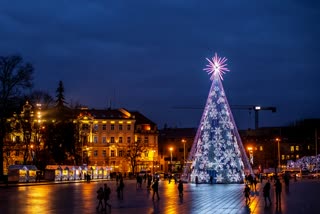 christmas decorations around the world, Christmas celebration 2021, christmas lighting 2021