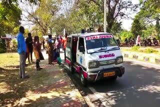 a civilian worker who climb down into manhole died in Mysore