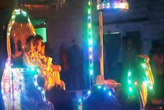 shivpuri tea seller bought mobile in unique way