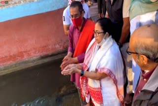 Mamata Banerjee Visits Kamakhya Temple