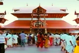 Famous Guruvayur Sri Krishna Temple in Kerala