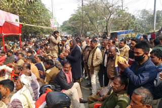 Chowkidars sitting on dharna