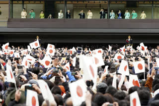 Japan panel recommends no change to male-only emperor system